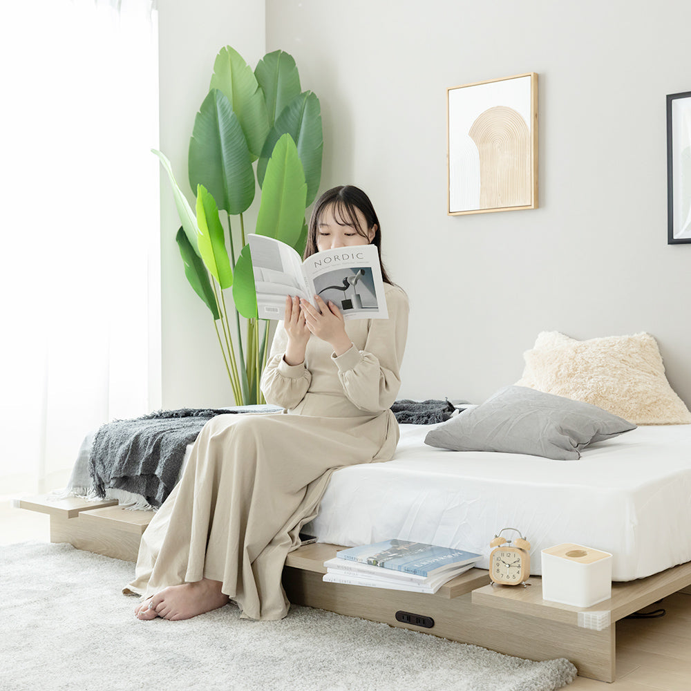 ステージベッド コンセント付き  木目調ローベッド- NERERU