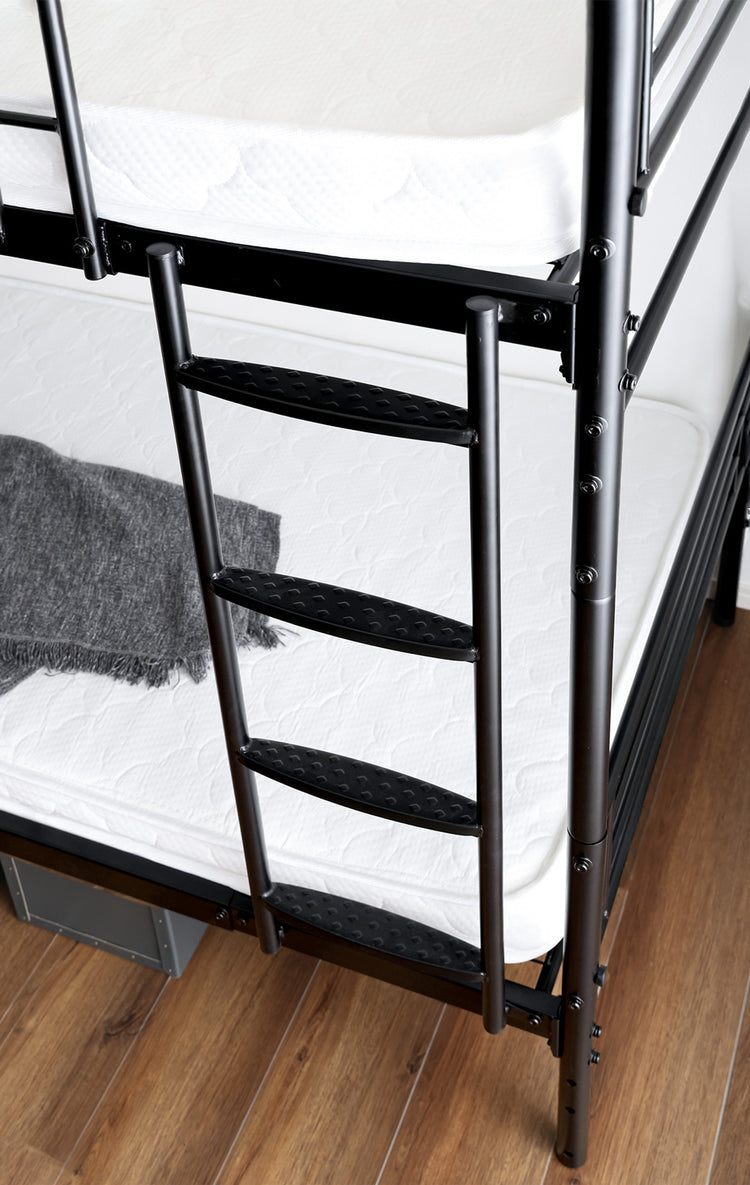 並べて連結も可能　パイプ2段ベッド