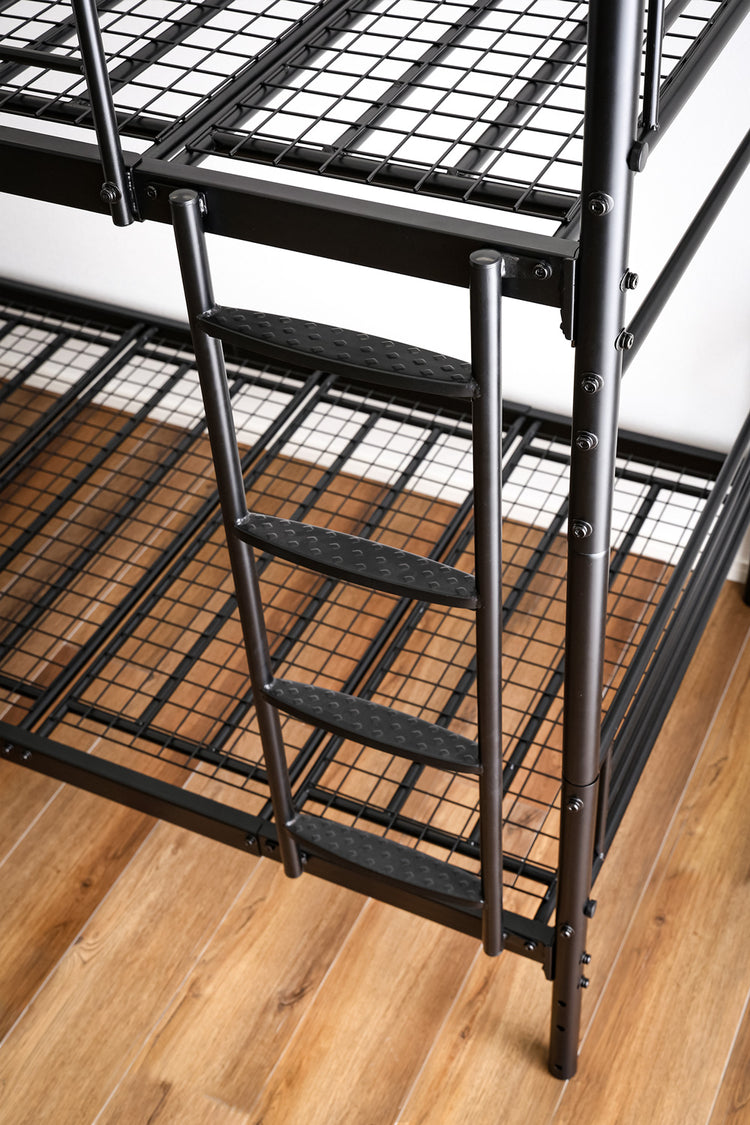 並べて連結も可能　パイプ2段ベッド